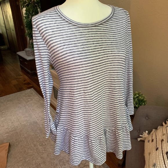 Abercrombie & Fitch Tops - Abercrombie & Fitch stripped shirt. Size: M